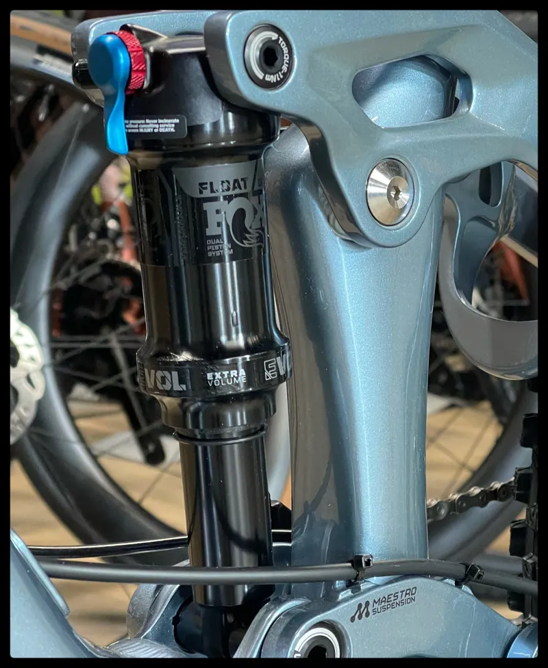 Liv Intrigue 2 Small Aged Denim Womens 2023-8